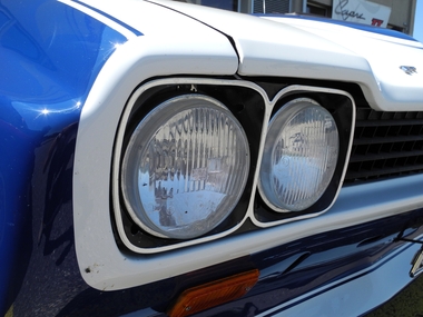 RS2600 Doppelscheinwerfer
RS2600 twin headlights
Phare double RS2600